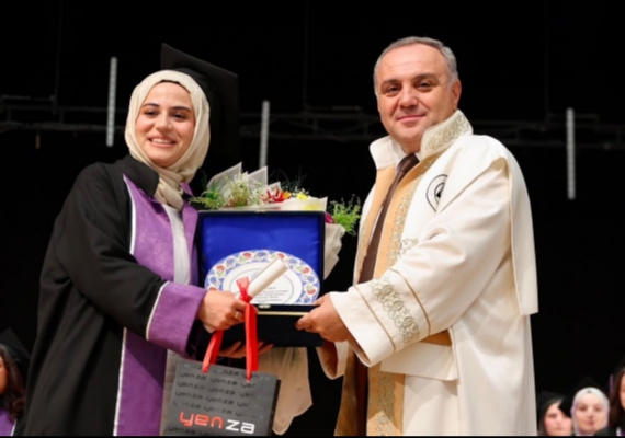 ER� Di� Hekimli�i Fak�ltesi 17. D�nem Mezunlar�n� Verdi