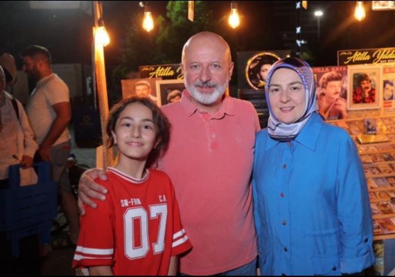 BA�KAN �OLAKBAYRAKDAR: �GE�M���N G�ZEL HATIRALARINI HEP B�RL�KTE YA�IYORUZ�