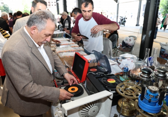 ANT�KACILAR, TALAS�TA BULU�UYOR