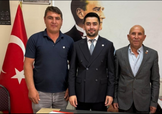 Akk��la�da iki belediye meclis �yesi YEN� Parti�ye kat�ld�