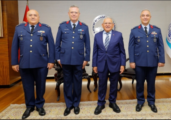 BA�KAN B�Y�KKILI�, KAYSERݒN�N YEN� ATANAN KOMUTANLARINI A�IRLADI