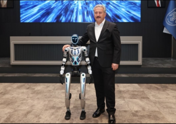 BELED�YEC�L�KTE �I�IR ATAN HAMLE: �NSANSI ROBOT MEGA BASINA TANITILDI