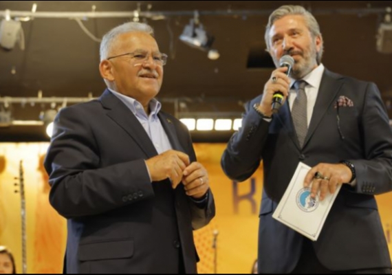 BA�KAN B�Y�KKILI�, KONSERVATUVAR YAZ OKULU KAPANI� VE SERT�F�KA T�RENݒNE KATILDI