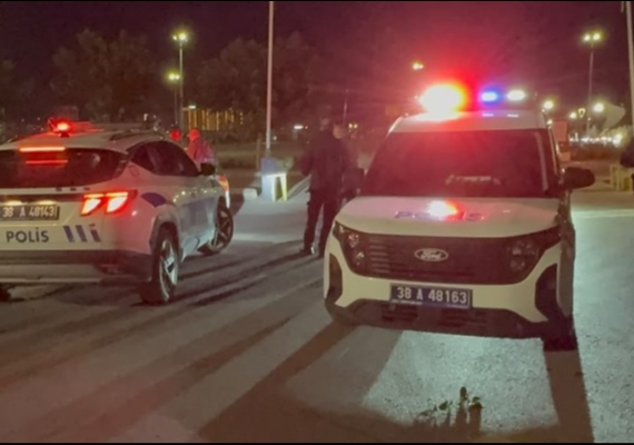 KAYSERݒDE BI�AKLI KAVGA: 1 YARALI