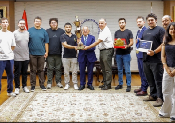 Ba�kan B�y�kk�l��, �ampiyon TEKNOFEST gen�lerini a��rlad� 