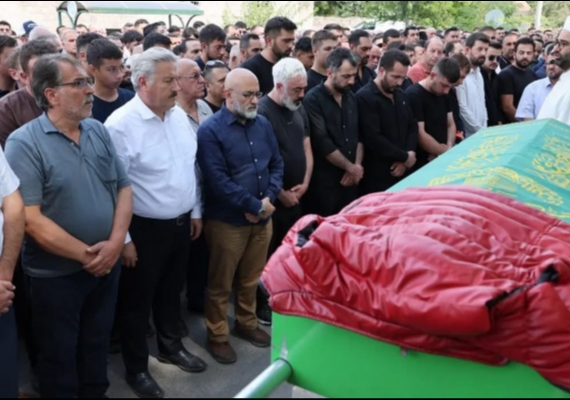 KAZADA BABASININ ARDINDAN HAYATINI KAYBEDEN HACI AL�, TOPRA�A VER�LD�