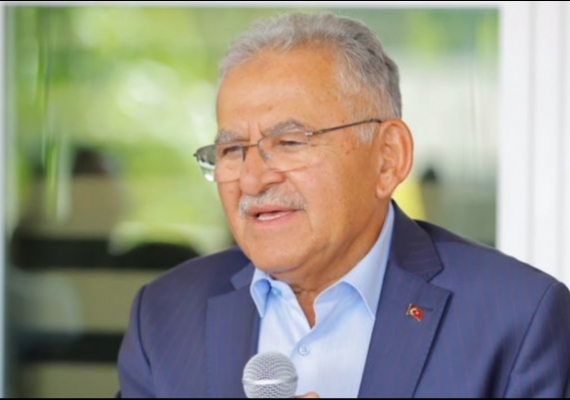 BA�KAN B�Y�KKILIǒTAN �NCESU VE YE��LH�SAR�DA MUHTARLARLA ��ST��ARE� MESA�S�
