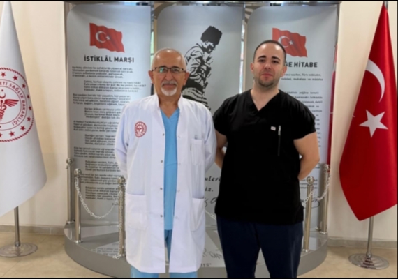 Babalar�n�n g�rev yapt��� hastanede hekim olarak g�reve ba�lad�lar