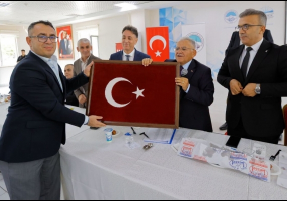 BA�KAN B�Y�KKILI�, DEVELݒDE MUHTARLARIN TALEPLER�N� D�NLED�