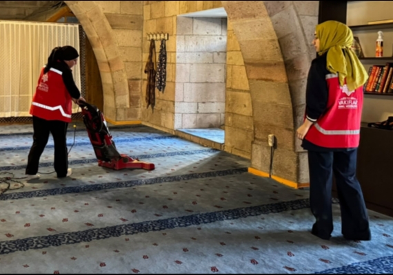 KAYSERݒDE VAKIF MEDEN�YET�N�N TEM�ZL�K GELENE�� S�RD�R�L�YOR