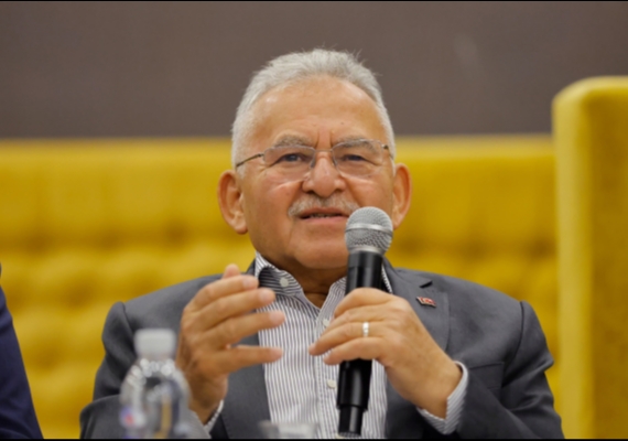 BA�KAN B�Y�KKILI�, TIP FAK�LTES� ��RENC�LER�YLE B�R ARAYA GELD�