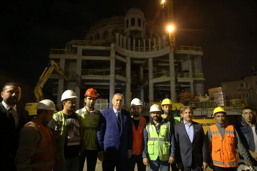 Cumhurbaşkanı Erdoğan, Taksim’de yapımı devam eden cami inşaatında incelemelerde bulundu