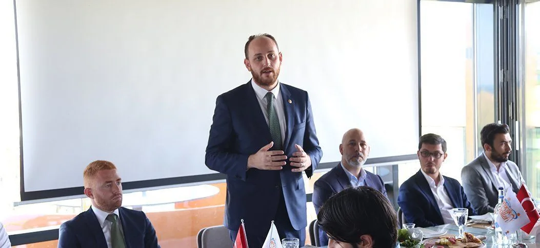 “AK Parti ile siyaset gençleşiyor. Bizim ana sloganımız bu”
