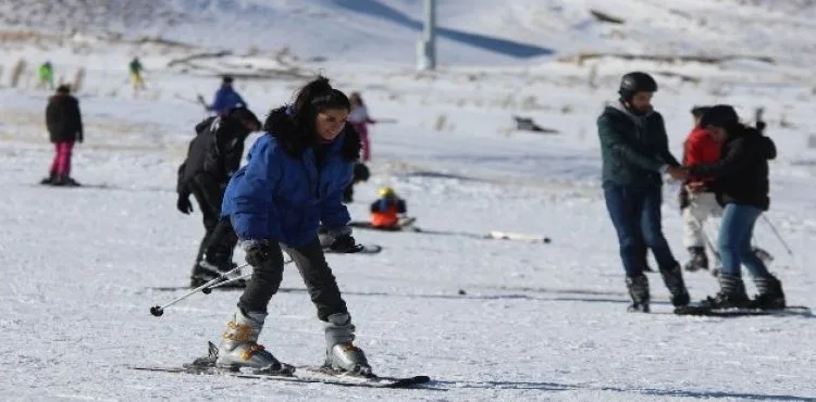 Erciyes'te sezon açıldı, kayakseverler akın etti