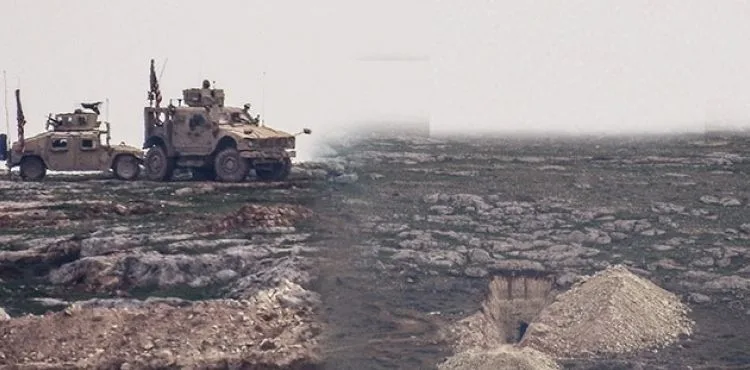 ABD askerleri nöbet tuttu, YPG'liler hendek kazdı