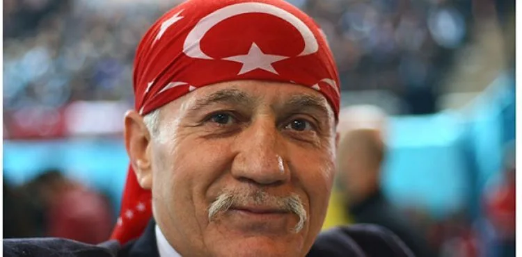 Bıyıklarını 'Cumhur İttifakı bıyığı' olarak notere tasdik ettirdi