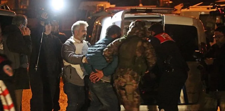 Tartıştığı aileye ve etrafa ateş açtı: 4 kişi operasyonla yakalandı