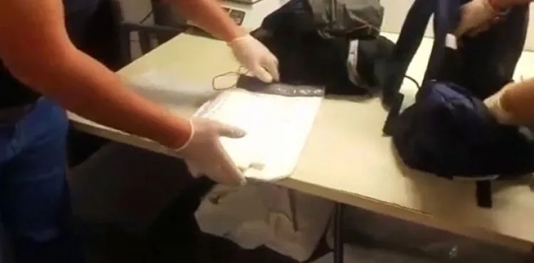 Ukrayna'ya giden yolcunun valizinden 5 kilo kokain çıktı