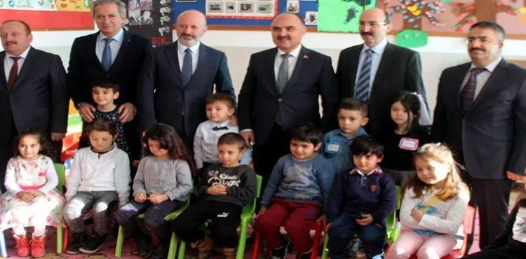 Kayseri'de 305 bin 152 öğrenci karne sevinci yaşadı