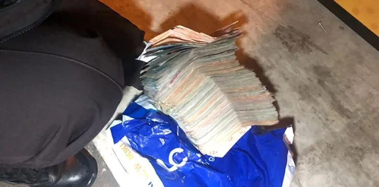 Bekçiler kıskıvrak yakaladı! Çöpe atılan poşetten yüklü uyuşturucu çıktı