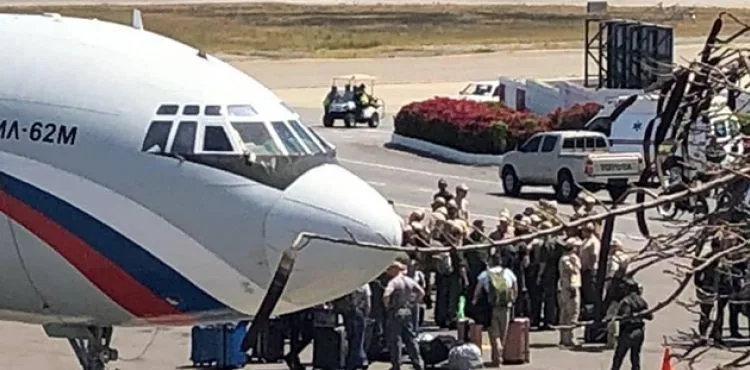 Rusya'dan Venezuela'ya 2 uçak dolusu malzeme ve 99 askeri personel iddiası