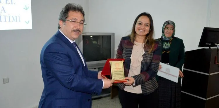 Sağlık Tesislerinde Çalışan Ebelere “Doğuma Güncel Yaklaşım Eğitimi” verildi