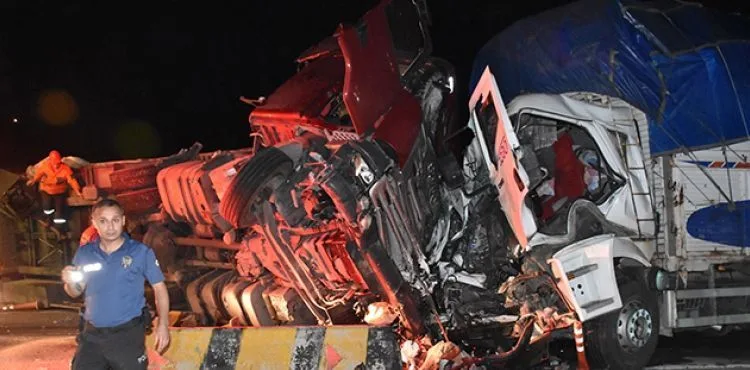 Kırıkkale'de feci kaza: 2 ölü, 17 yaralı