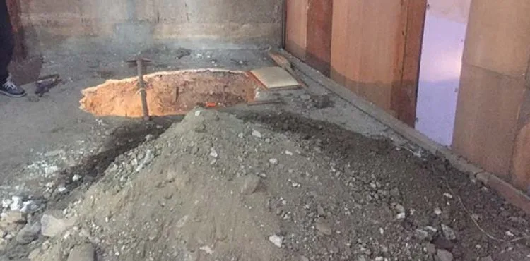 Evin garajını kazarken kalıntı buldu, polis ve arkeologlar harekete geçti