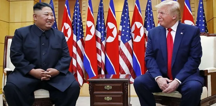 Trump ve Kim silahsızlandırılmış bölgede buluştu