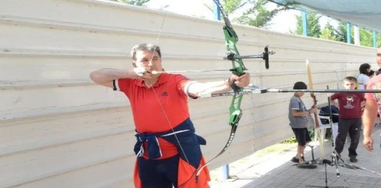 İl Müdürü Eskici, Yaz Spor Okulu Öğrencileri İle Birlikte Antrenman Yaptı