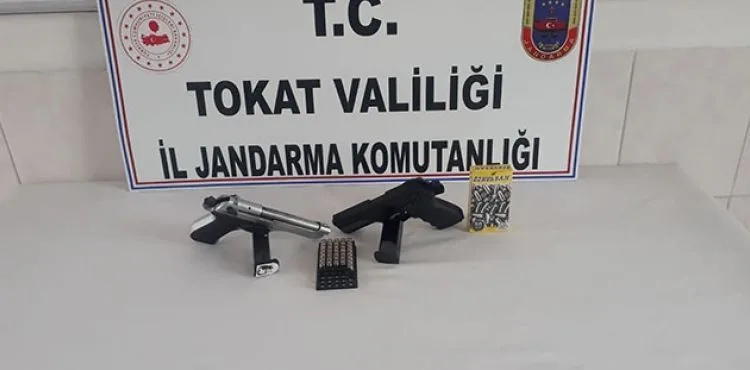 Araçtan ateş açtılar, jandarmaya yakalandılar