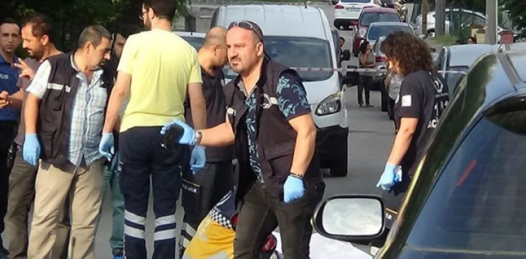 Sokak ortasında önce eski eşini sonra kendisini vurdu