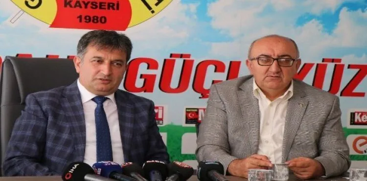 Gazeteciler yüzme öğrenecek