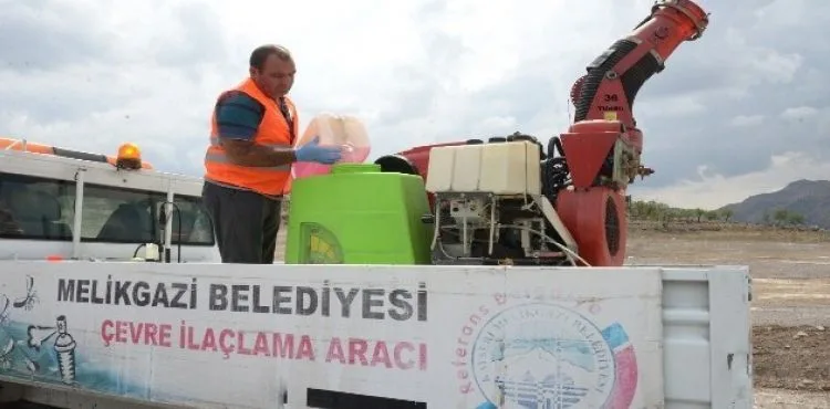 Temizlenen kurban kesim yerlerine gül suyu serpildi