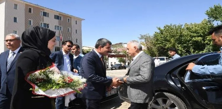 TBMM Eski Başkanı Yıldırım'dan Muş Belediyesi'ne Ziyaret