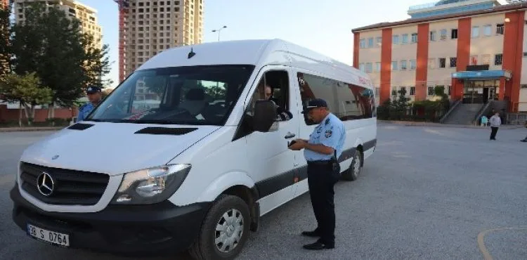 Büyükşehir Belediyesi Zabıtası, okul servislerine yönelik denetimlerini sürdürüyor