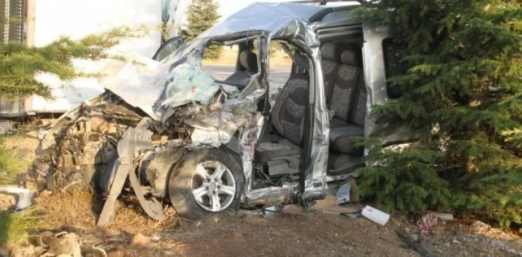 Eskişehir'de feci kaza: 2 ölü, 2 yaralı