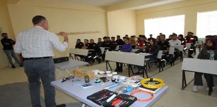 KAYÜ Bünyan MYO'da Öğrencilere Şüpheli Paket Eğitimi Verildi