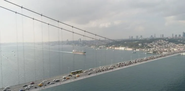 Binlerce motosikletlinin 15 Temmuz Köprüsündeki Cumhuriyet kutlaması havadan görüntülendi