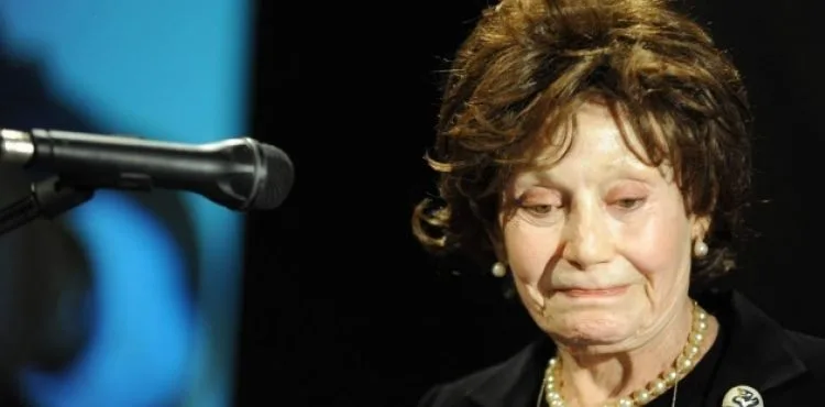 Usta tiyatrocu Yıldız Kenter hayatını kaybetti
