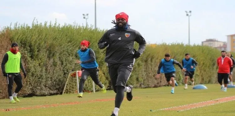Mensah: "Kayserispor'da mutluyum"