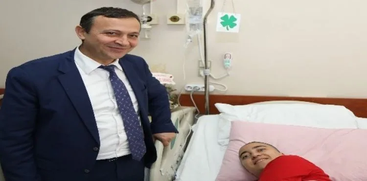Rektör Çalış, Beyin Kanaması Geçiren Öğrencisine Sahip Çıktı