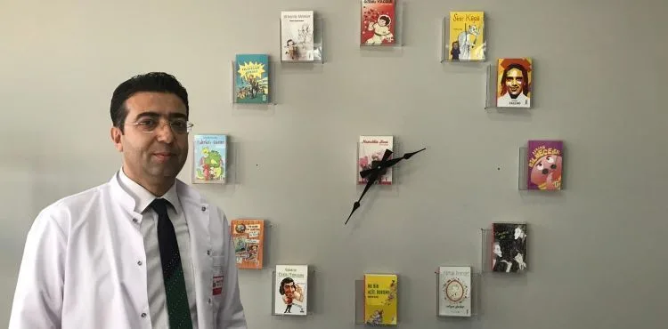 İDEAL EĞİTİM’DE SAATLER KİTABA KURULU