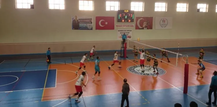 MELİKGAZİ VOLEYBOL TAKIMI ÜRGÜPSPOR’U 3-2 YENDİ