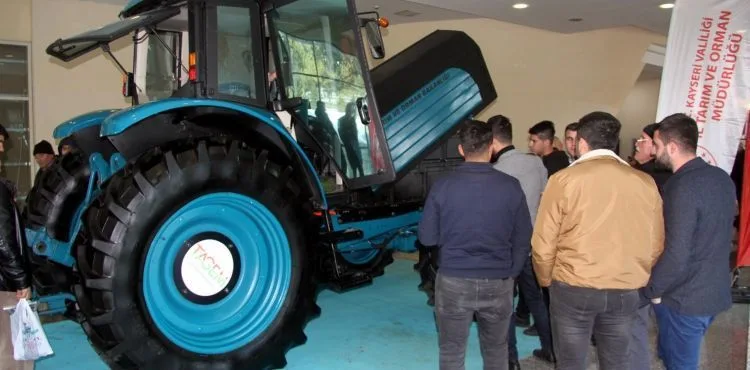 Tarım fuarına ilk elektrikli traktör damgasını vurdu