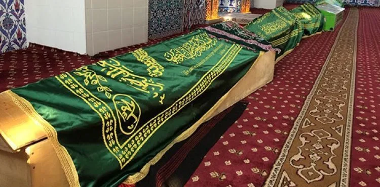 Depremde hayatını kaybeden 9 kişinin cenazeleri camiye getirildi