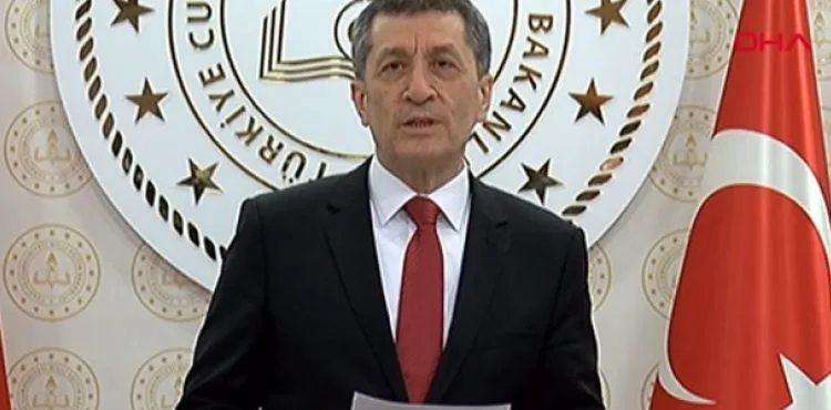 Uzaktan eğitimde ilk ders! Bakan Selçuk böyle duyurdu
