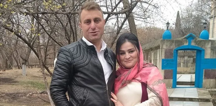Almaya gittikleri gelinle Azerbaycan'da mahsur kaldılar