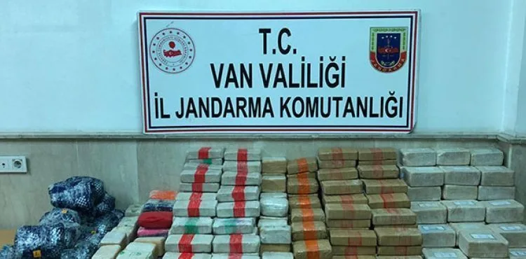 İran sınırında 138 kilo eroin ele geçirildi
