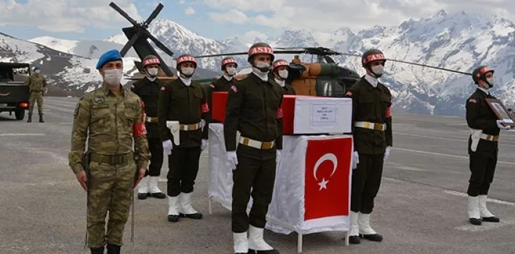 Nöbette kalp krizi geçirip, şehit olan er törenle memleketine uğurlandı
